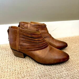 🐎 Clarks Spye Celeste Casual Ankle Boots Womens Size 9M Brown Leather Fringe Zip